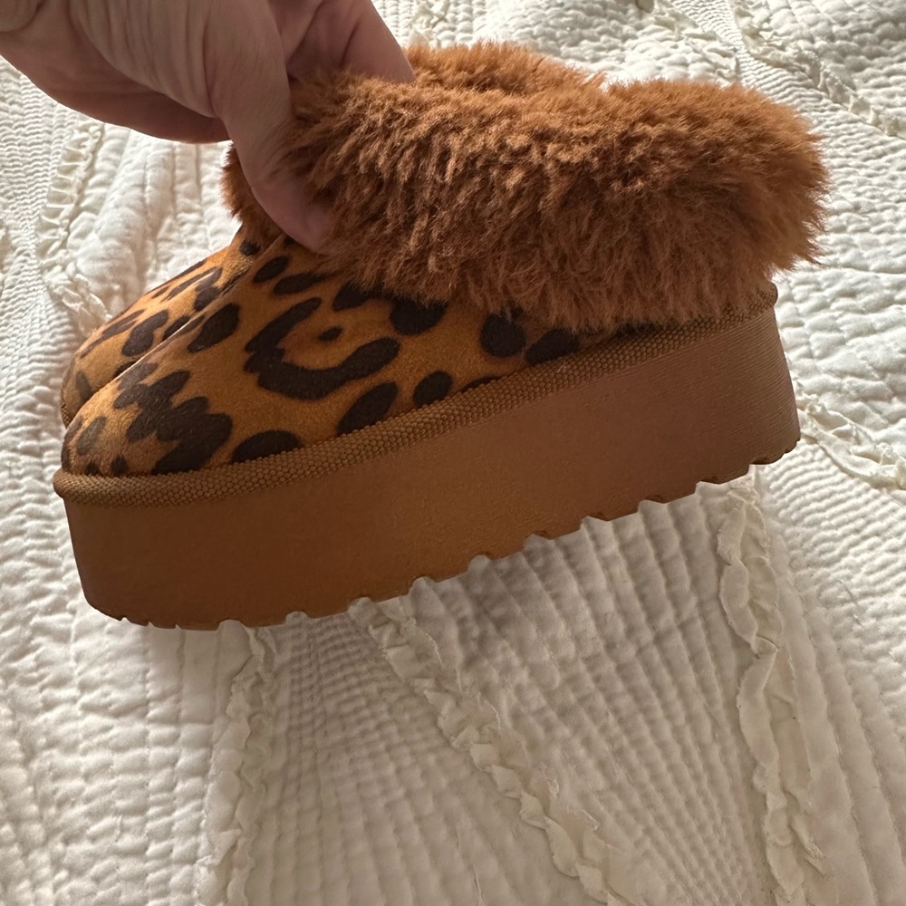Leopard Print Fuzzy Slippers - Picture 2 of 2